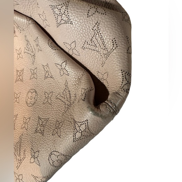 LOUIS VUITTON Babylone Mahina Calfskin Leather Shoulder Bag Pink - Picture 9 of 15